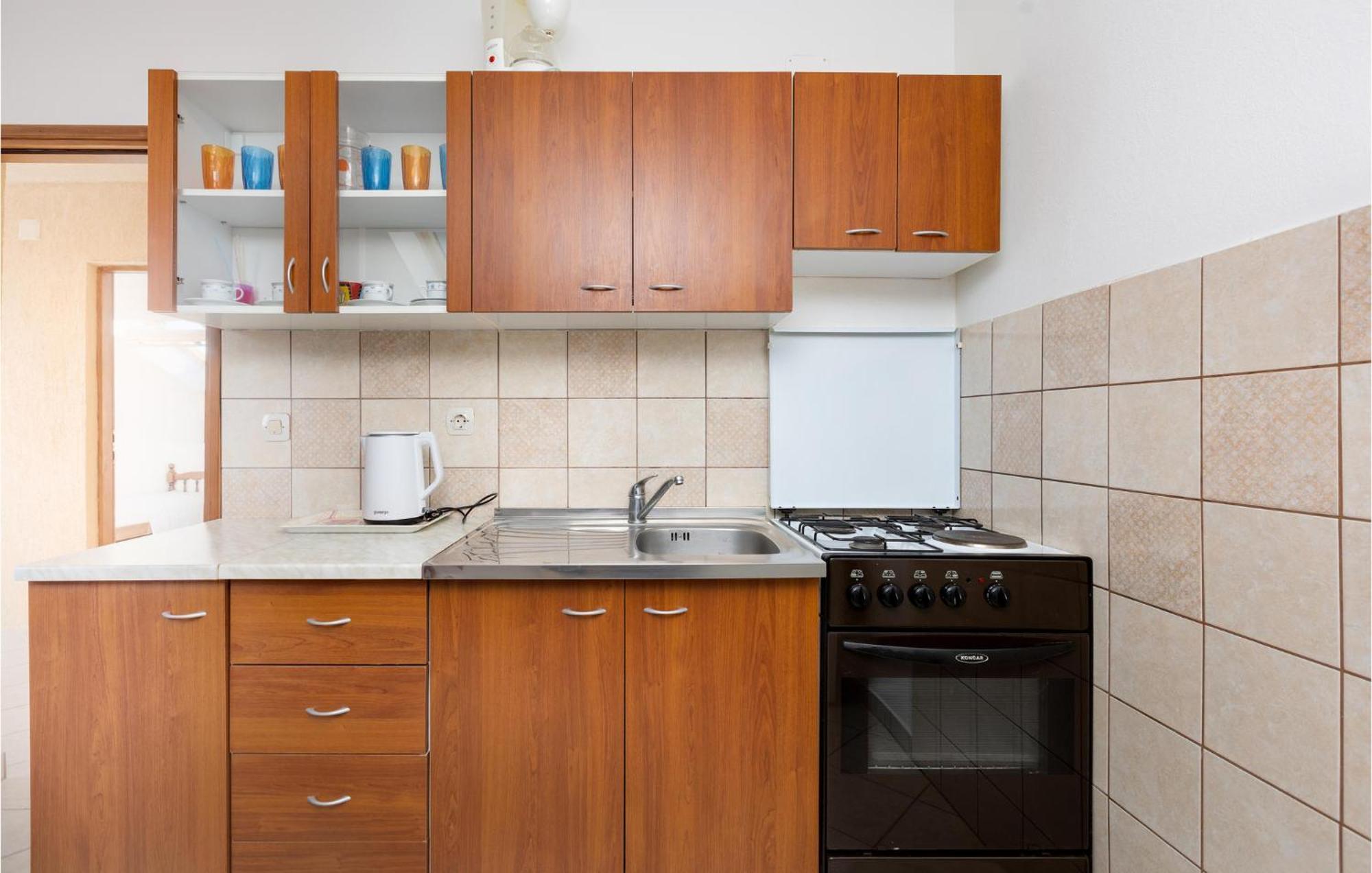 2 Bedroom Beautiful Apartment In Rasopasno Eksteriør bilde